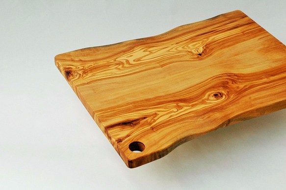 オリーブの木　カッティングボード　135 1枚目の画像
