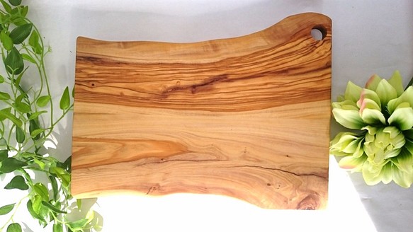 オリーブの木　カッティングボード　～Leccino～ 　12 1枚目の画像
