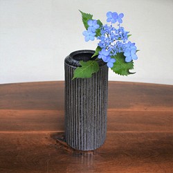 窯変虹彩黒　しのぎ筒花瓶(碧) 1枚目の画像