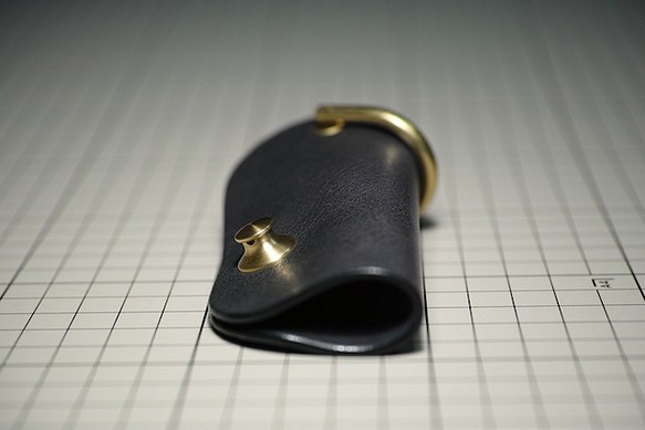 意大利皮革鑰匙包黃銅硬件灰色 第1張的照片