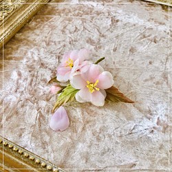 布花 桜のコサージュ(本絹シルク使用） 1枚目の画像