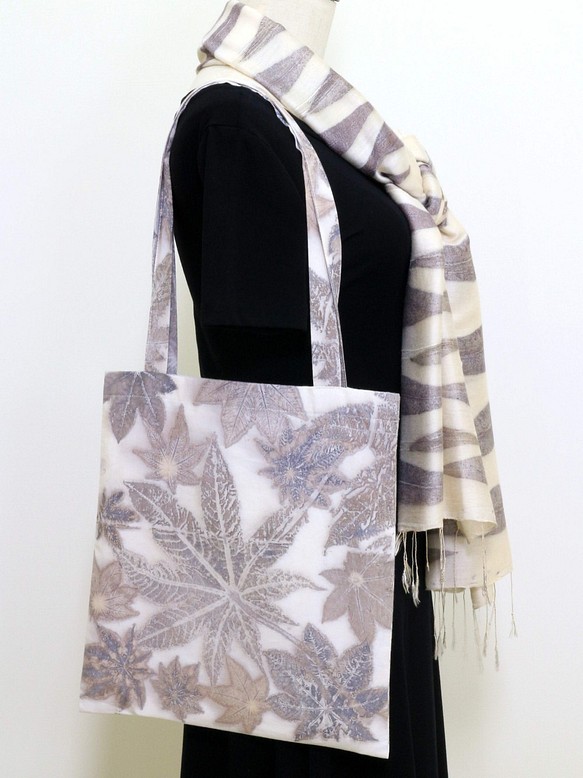 ヒマワリ〜フラワーリーフの印刷と染め綿布バッグ、トートバッグトートバッグ、植物捺染と染色バッグ 1枚目の画像