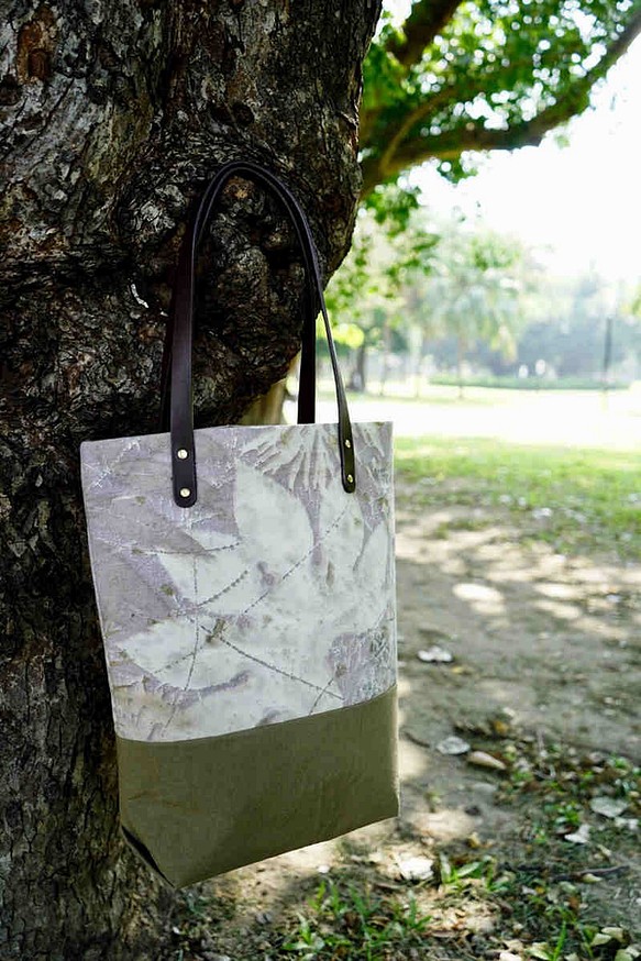 植物と一緒に旅行2-植物パッド印刷綿袋、植物染めショルダーバッグエコプリントハンドバッグ 1枚目の画像