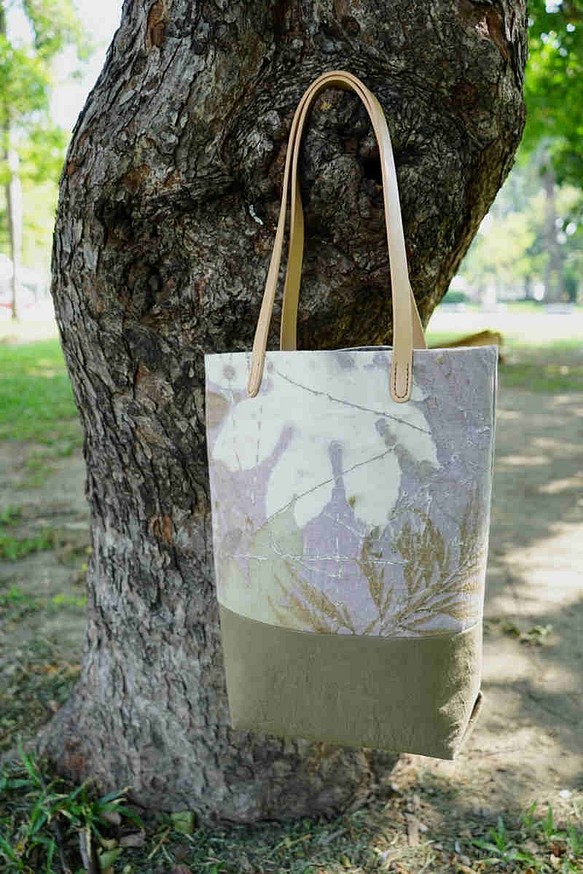 植物と一緒に旅行4-植物パッド印刷綿袋、植物染めショルダーバッグエコプリントハンドバッグ 1枚目の画像