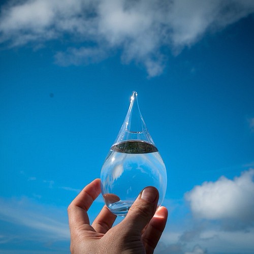 水のしずくの一輪挿し 透明 ガラス 長崎 瑠璃庵 一輪挿し 花瓶 花器 瑠璃庵 通販 Creema クリーマ ハンドメイド 手作り クラフト作品の 販売サイト