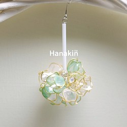 Hanakin花金 花球 綠x白 手作飾品耳環（單顆） 第1張的照片
