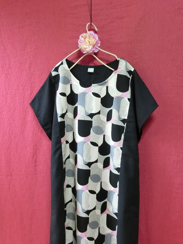 ◆SALE￥2,400引き!!◆北欧調模様　半袖切り替えワンピース　黒×ピンク 1枚目の画像