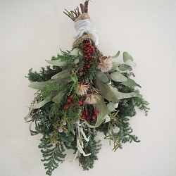《値下げ‼️》クリスマススワッグ 60センチ 針葉樹と実もののナチュラルスワッグ 1～3枚目画像12/1撮影✨ 1枚目の画像