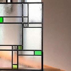 シンプル、直線デザインのステンドグラスパネル「ホルグ」 1枚目の画像