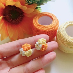 かぎ針編みのイヤリングアジサイの花 - オレンジ 1枚目の画像