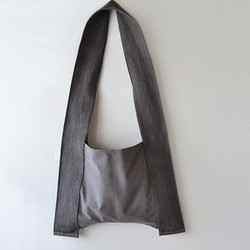 《 受注制作 》《草木染め》刺し子織りとモールスキンのバッグ【 Myrobalan 】 1枚目の画像