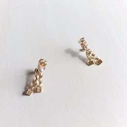 【送料無料】braid pearl pin ribbon earrings 1枚目の画像