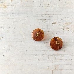 french knot earrings (brown) 1枚目の画像