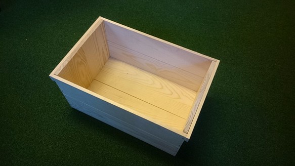 りんご箱：岩手県産南部赤松で作ったすべすべ仕上げA4の書類も入る特注サイズのオリジナルりんご箱 1枚目の画像