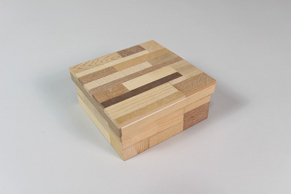 木のパッチワーク　小箱1 1枚目の画像