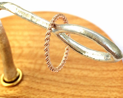 4号サイズ ステンレス製 ピンクゴールドネジネジリング 指輪 指輪 