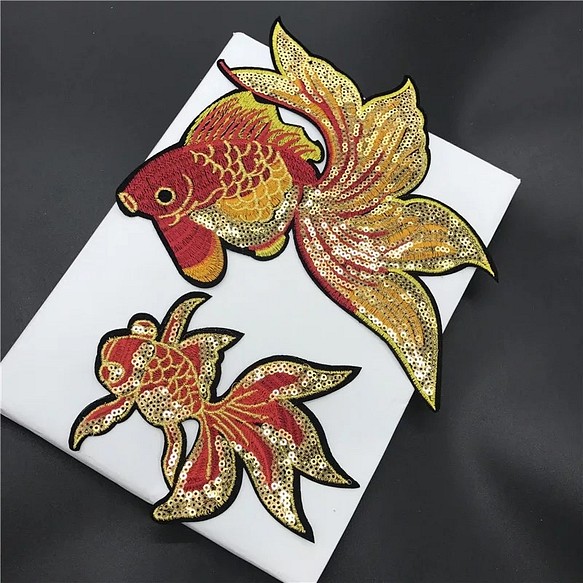 金魚　アップリケ　2枚セット　刺繍　ワッペン　スタジャン　リメイク　デニム　Gジャン　カープ　アイロン接着 1枚目の画像