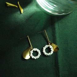 花圈 - 黃銅耳環 第1張的照片
