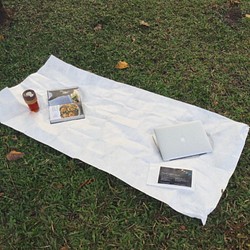 ピクニックライト超軽量ピクニックマット/ 63 x 170 cm /防水/ 1〜2人用 1枚目の画像
