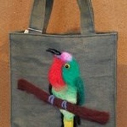 手提げバッグ　世界の鳥　(羊毛刺繍入り) 1枚目の画像