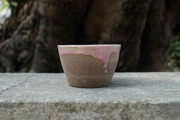 粉紅啡泥陶器 第1張的照片