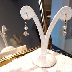 小珍珠方形鋯石耳環 第1張的照片