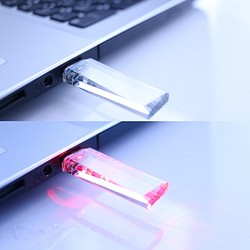 発光透明USBメモリ(64GB) 1枚目の画像