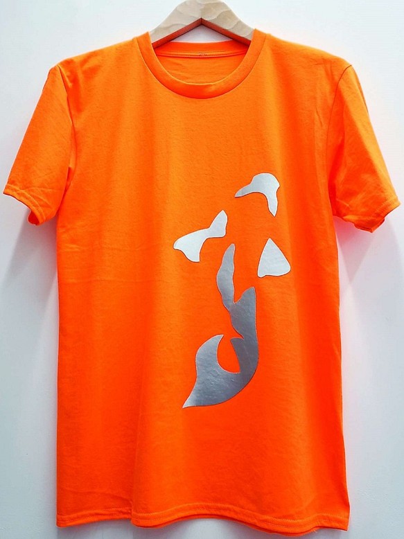 シルバーフェイクレザーアニマル007鯉柄蛍光オレンジTシャツ 1枚目の画像