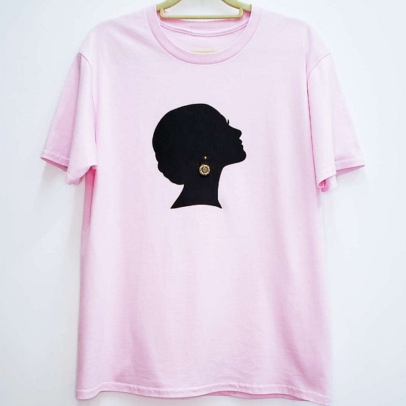 黑色仿皮Portrait 002圖案可拆耳環粉紅色T恤 第1張的照片