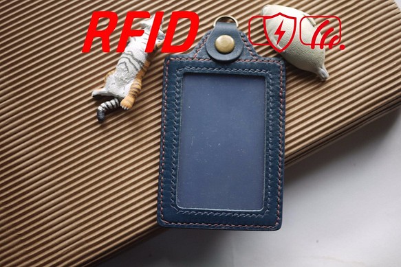 RFID(保密+刷卡) 手工皮作 票夾卡套/識別證套(藍色直式) 第1張的照片