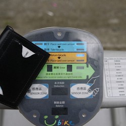 刷卡便 小錢包 名片卡包 (  RFID 感應+保密 )黑亮色 第1張的照片