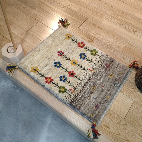 可愛い ペルシャ ギャッベ 玄関マット 43x58 花柄 アイボリー カーペット 絨毯 ラグ マット M S Rug Factory 通販 Creema クリーマ ハンドメイド 手作り クラフト作品の販売サイト