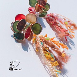 金魚花火 - 軍綠 (米 煙燻紅透明光澤樹脂毛線流蘇耳環) 第1張的照片