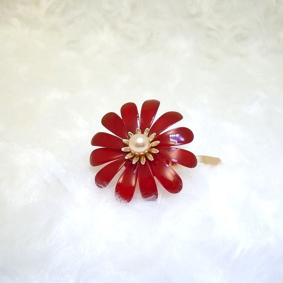 赤い花のポニーフック~オルゴナイト 1枚目の画像