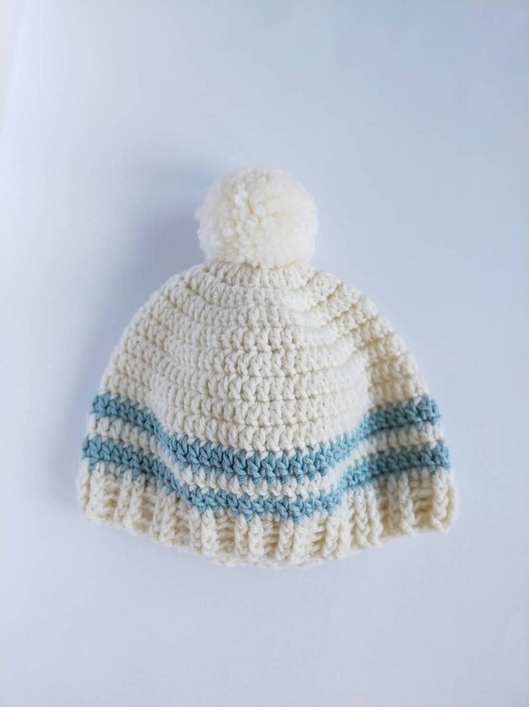 ベビー用Mサイズ　ポンポン帽子ソフトメリノ、毛(メリノウール)100％　出産祝いにも♪ 編み帽子♪ホワイト白 1枚目の画像