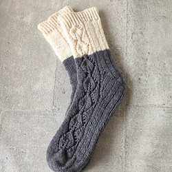 【お値下げ】葉っぱ模様の手編み靴下 1枚目の画像