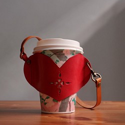 雕花真皮環保杯套--胭脂紅(免費英文敲印-限8字內) 第1張的照片