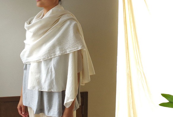 有機棉絲混紡縐織物面料夏季大幅面擺攤 第1張的照片