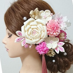 桜ピンクの髪飾り   髪飾り 和装髪飾り 成人式髪飾り つまみ細工 1枚目の画像
