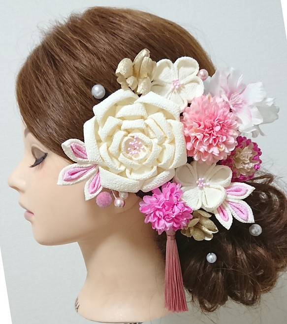 桜ピンクの髪飾り   髪飾り 和装髪飾り 成人式髪飾り つまみ細工 1枚目の画像