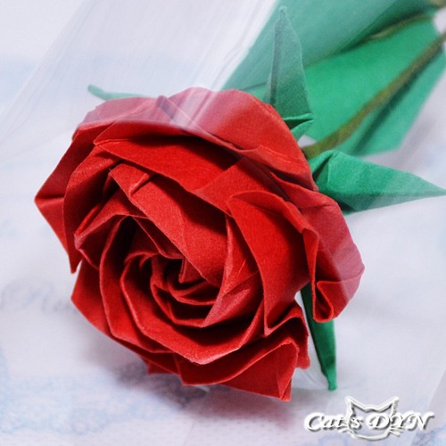 赤色い薔薇の花一輪 折り紙の薔薇の花 フラワー リース Cat S Dyn 通販 Creema クリーマ ハンドメイド 手作り クラフト作品の販売サイト