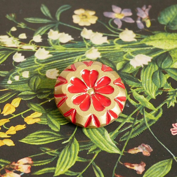 花のレリーフ　彩色ガラスボタン　朱赤 1枚目の画像