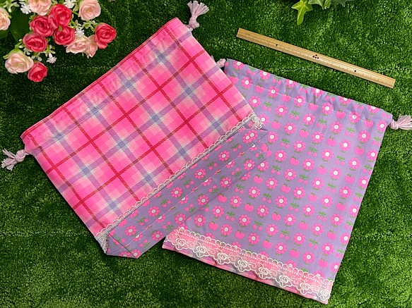 ●ピンクス●２枚セット☆ピンクパープルなレースのかわいい袋物☆マチ・裏布付き・袋口フリルのしっかりめ巾着 1枚目の画像