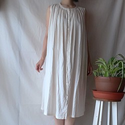 亞麻棉質肩背連衣裙（免費/白色） 第1張的照片
