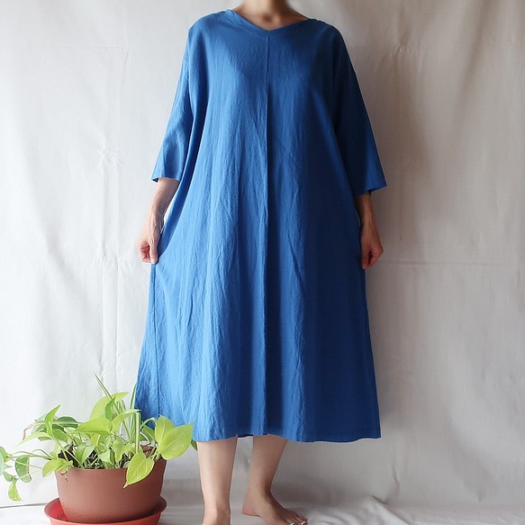 亞麻＆棉V領長連衣裙（自由/藍色） 第1張的照片