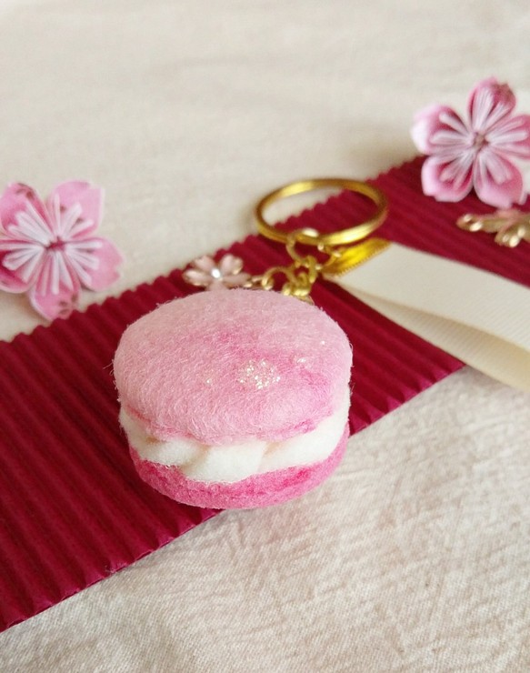 吊飾系 不織布甜點小物 / 雙色櫻花馬卡龍 第1張的照片