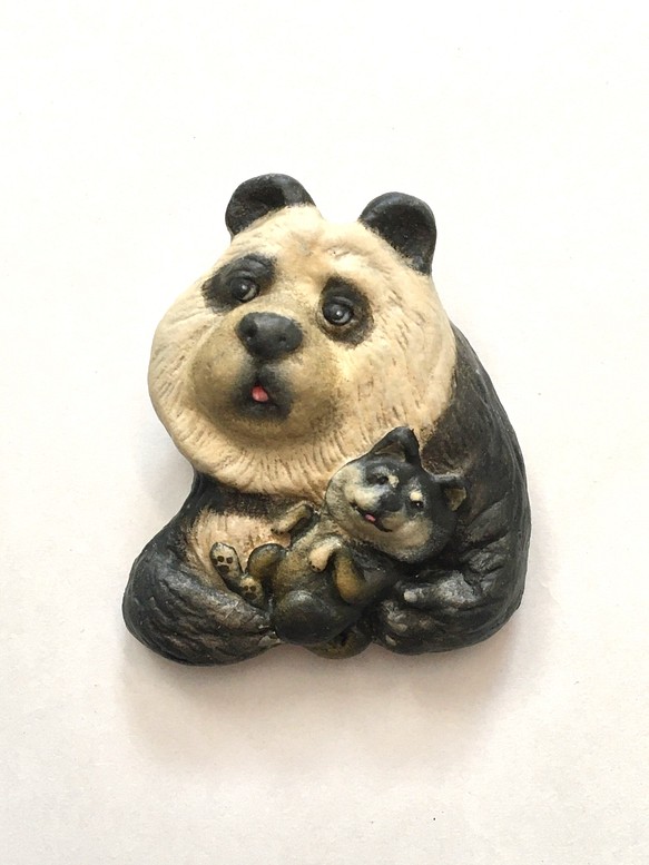 立体ブローチ(パンダと柴犬) 1枚目の画像