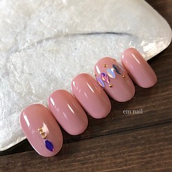 今月お値下げ リーフホロアート ピンクベージュ 春ネイル オフィスネイル ネイルチップ ネイルシール Em Nail 通販 Creema クリーマ ハンドメイド 手作り クラフト作品の販売サイト