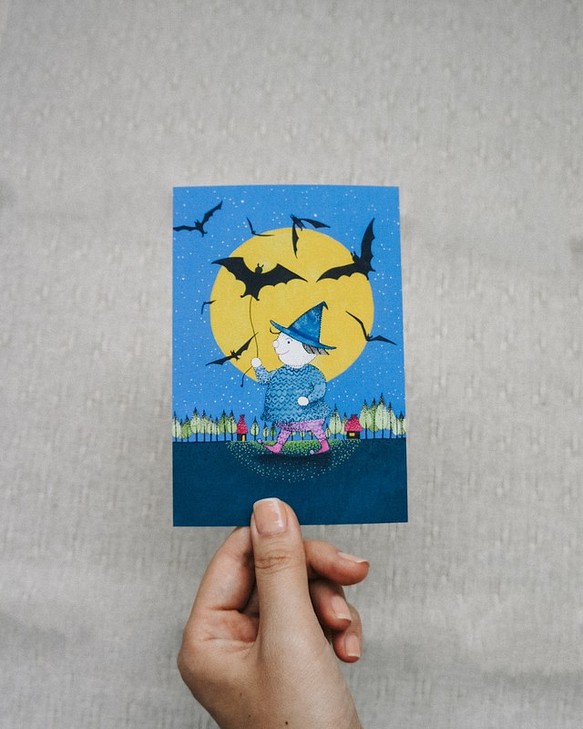 【3枚選べるポストカード・送料無料】　少年とコウモリ　ハロウィン　額入り　イラストカード 1枚目の画像
