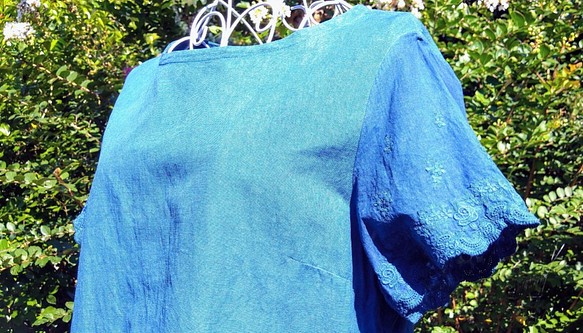 正藍染(天然発酵灰汁建て)　ヘンプ&オーガニックコットン布帛のシャツ　伸びない生地のTシャツ　レディース 1枚目の画像